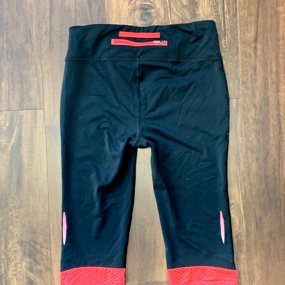 Under Armour Cropped Leggings - Picture 5 of 5